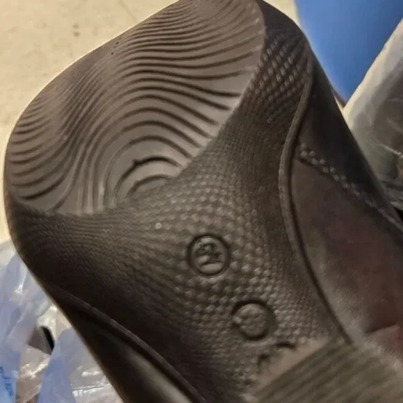 ECCO Black Leather Ankle Boots Women’s 9 Zip Comfort Booties - Picture 8 of 9